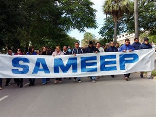 Los trabajadores se movilizan hoy hacia Casa de Gobierno (Foto: Chaco Día por Día).