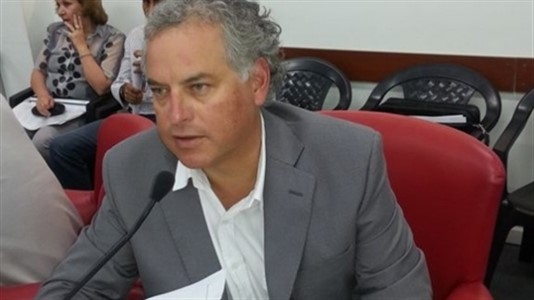 "La comisión de DDHH sacó cinco dictámenes y hay que decidir por uno", indicó Domínguez.