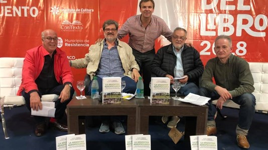 Peretti presentó el libro en la Feria del Libro de Resistencia.
