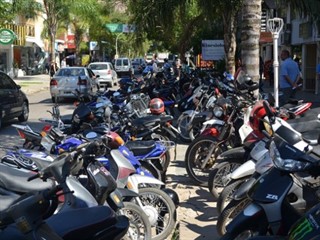 En principio el precio que pagarán los motociclistas por hora será de 2 pesos.
