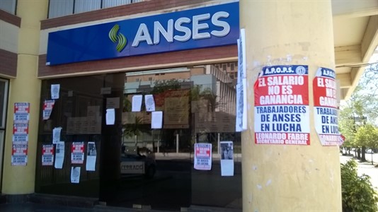 Trabajadores de Anses, en alerta por despidos. 