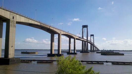 El puente Chaco Corrientes no tiene problemas. 