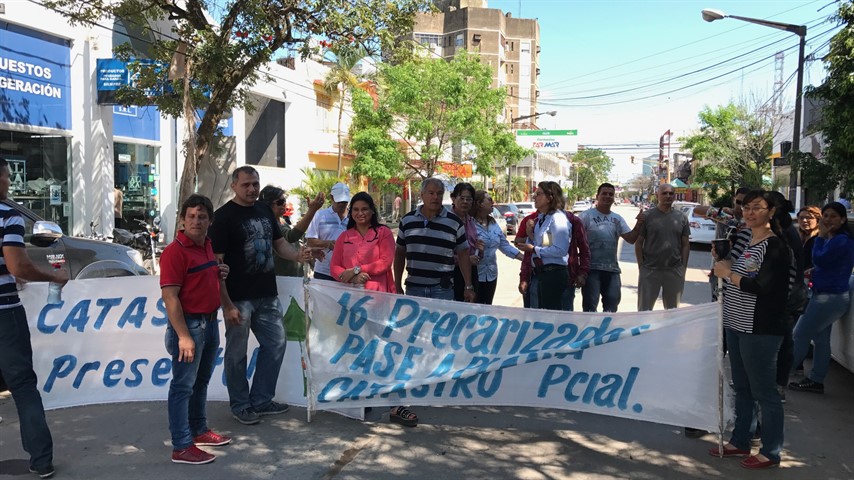 Los trabajadores de Catastro cortaron la calle Illia, entre Arbo y Blanco y la avenida San Martín.