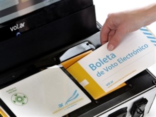 "Se puede hacer en una máquina el voto pero se imprime en un papel común sin registro digital y el recuento es manual", adelantó Pedrini