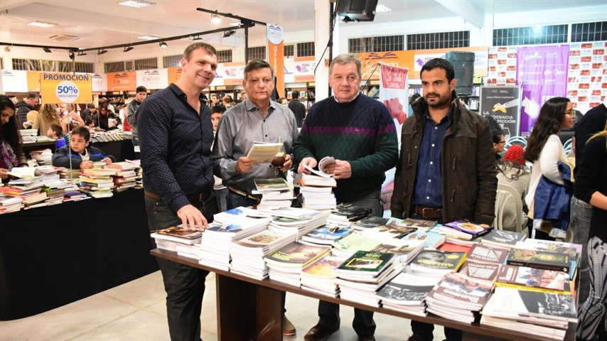 El cierre de la Feria del Libro contó con la presencia de Domingo Peppo.