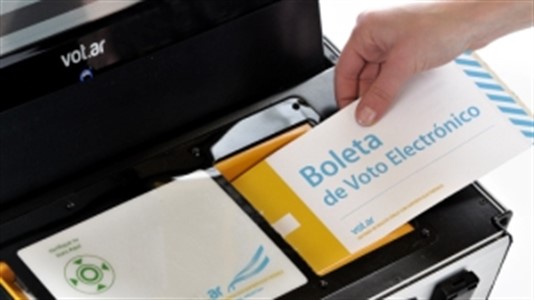 Busaniche: "Ninguno de los sistemas de voto electrónico en el mundo están en condiciones de servir a la Democracia".