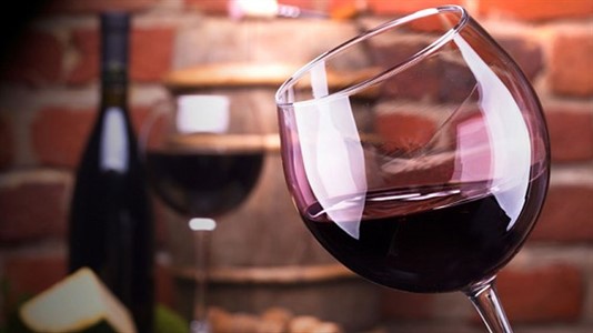 El proyecto de reforma incluye un impuesto al vino. 