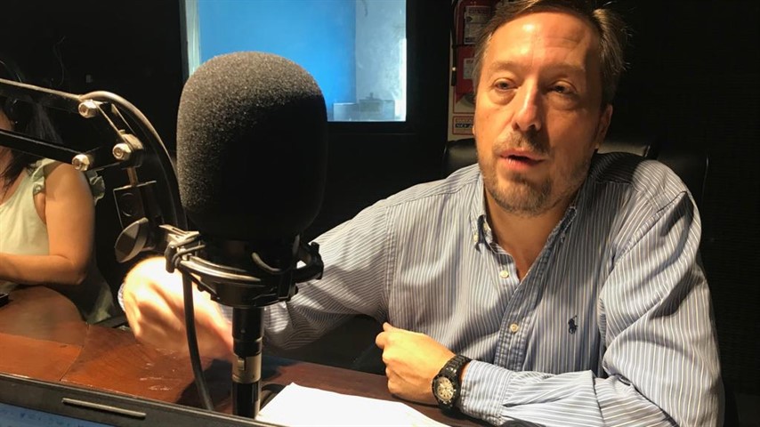Gustín visitó los estudios de Radio Libertad y fue entrevistado por Andrea Bonnet.
