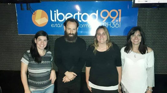 Taub visitó Radio Libertad antes de su charla en Resistencia. 