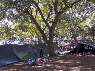 Miles de familias de indígenas y campesinos acampan en el parque. 