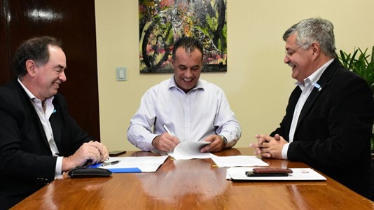 El vicegobernador firmó el convenio con Nación.