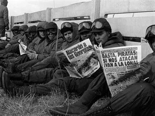 Abril de 1982, Puerto Argentino. Soldados argentinos durante la Guerra de Malvinas. Eduardo Farré/Télam