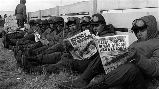 Abril de 1982, Puerto Argentino. Soldados argentinos durante la Guerra de Malvinas. Eduardo Farré/Télam