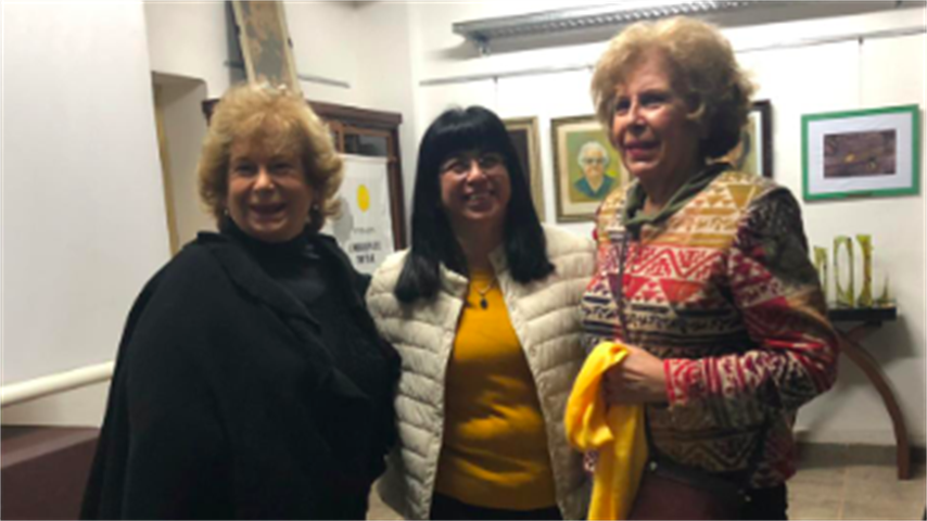 Celada junto a Marta y Graciela Bernal, Son docentes hijas de la señora Rapacioli de Bernal, quien también fuera homenajeada por la SADE.