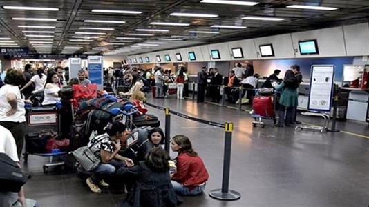 El paro involucra a más de 30 aeropuertos de todo el país y comenzará a regir a partir de las 6 de la mañana del viernes. (Foto: La Nación)