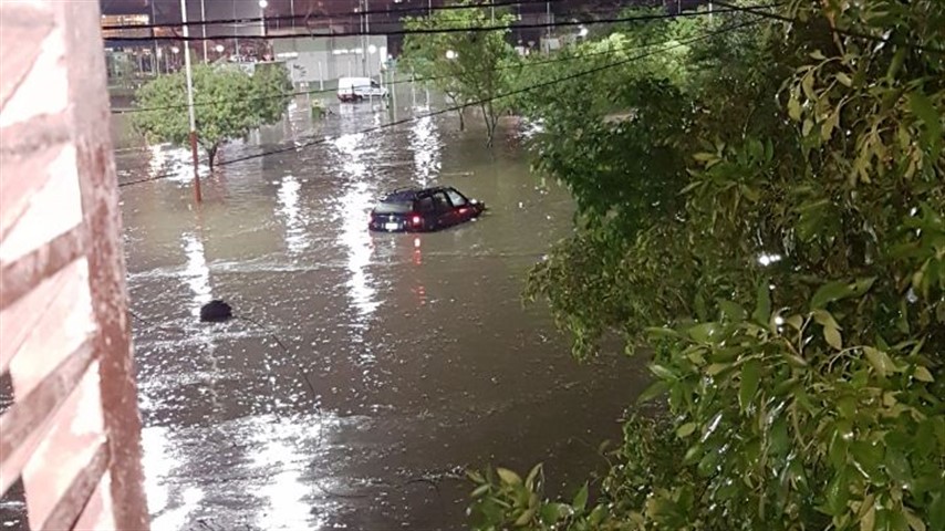 Imágenes de la ciudad de Resistencia durante el temporal de lluvia de ayer.