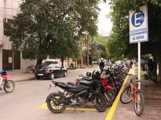 El estacionamiento de motos es uno de los temas más polémicos de las últimas semanas.