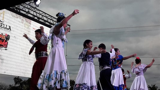 Los jóvenes bailarines estarán hoy y el domingo en el reconocido festival de doma y folklore. 