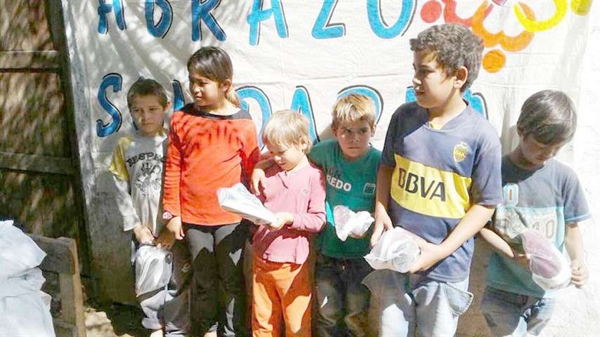 Alguno de los cientos de chicos ayudados por el grupo solidario de Tres Isletas.