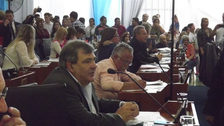 Ayer la Cámara de Diputados sesionó en Hermoso Campo. 