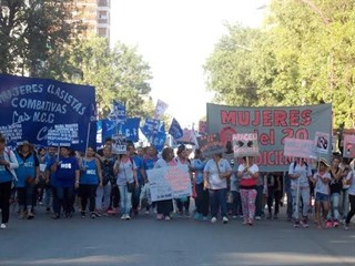 Marcha en repudio al femicidio de Araceli Fulles.