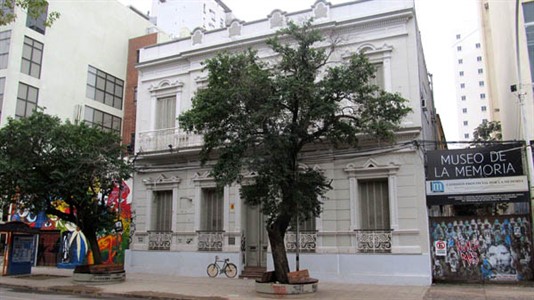 La Casa por la Memoria se encuentra en Marcelo T. de Alvear 32, Resistencia.