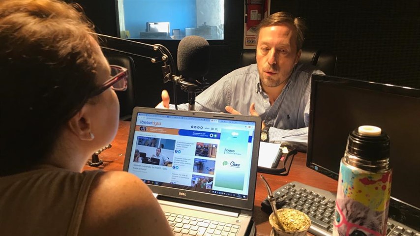 Gustín visitó los estudios de Radio Libertad y fue entrevistado por Andrea Bonnet.