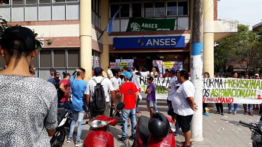 Trabajadores de Anses, se manifestaron contra la reforma. 