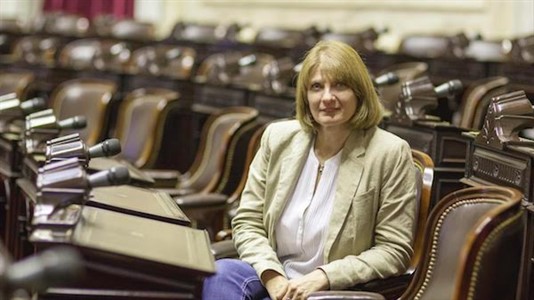 La legisladora nacional defendió a las personas afectadas por la quita de pensiones.