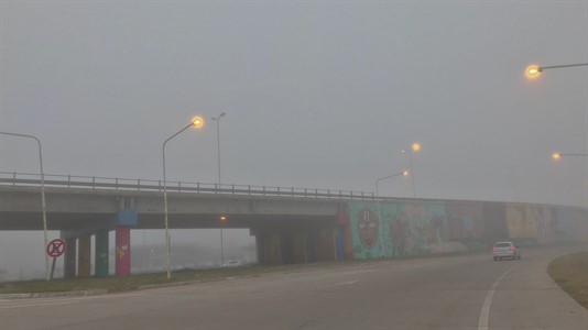 Esta mañana había muy baja visibilidad en el ingreso a la Ruta 11. (Foto: Luis Romero).