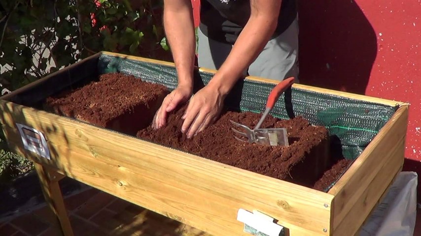 Preparar los suelos forma parte de una etapa importante de la huerta.