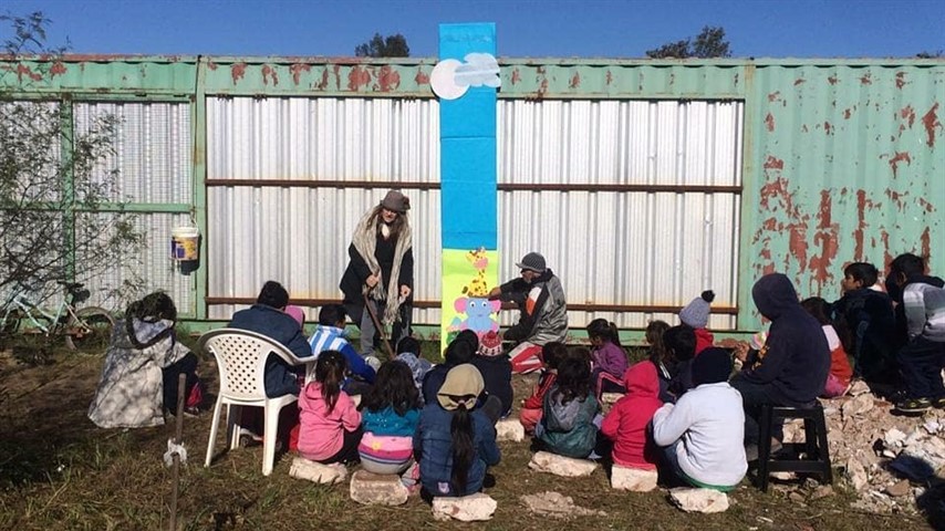 En el barrio Los Aromitos pusieron un coteiner donde quieren dar apoyo escolar a 40 o 50 niños. Necesitan donaciones para adornar el lugar.